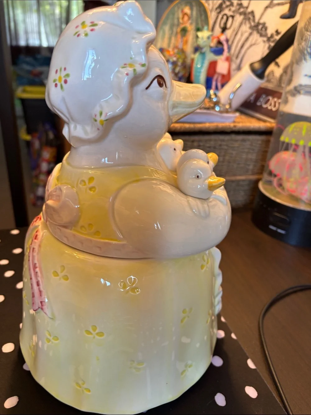 EUC VINTAGE Adorable Mother Duck cookie jar with four ducklings - Pastel ceram